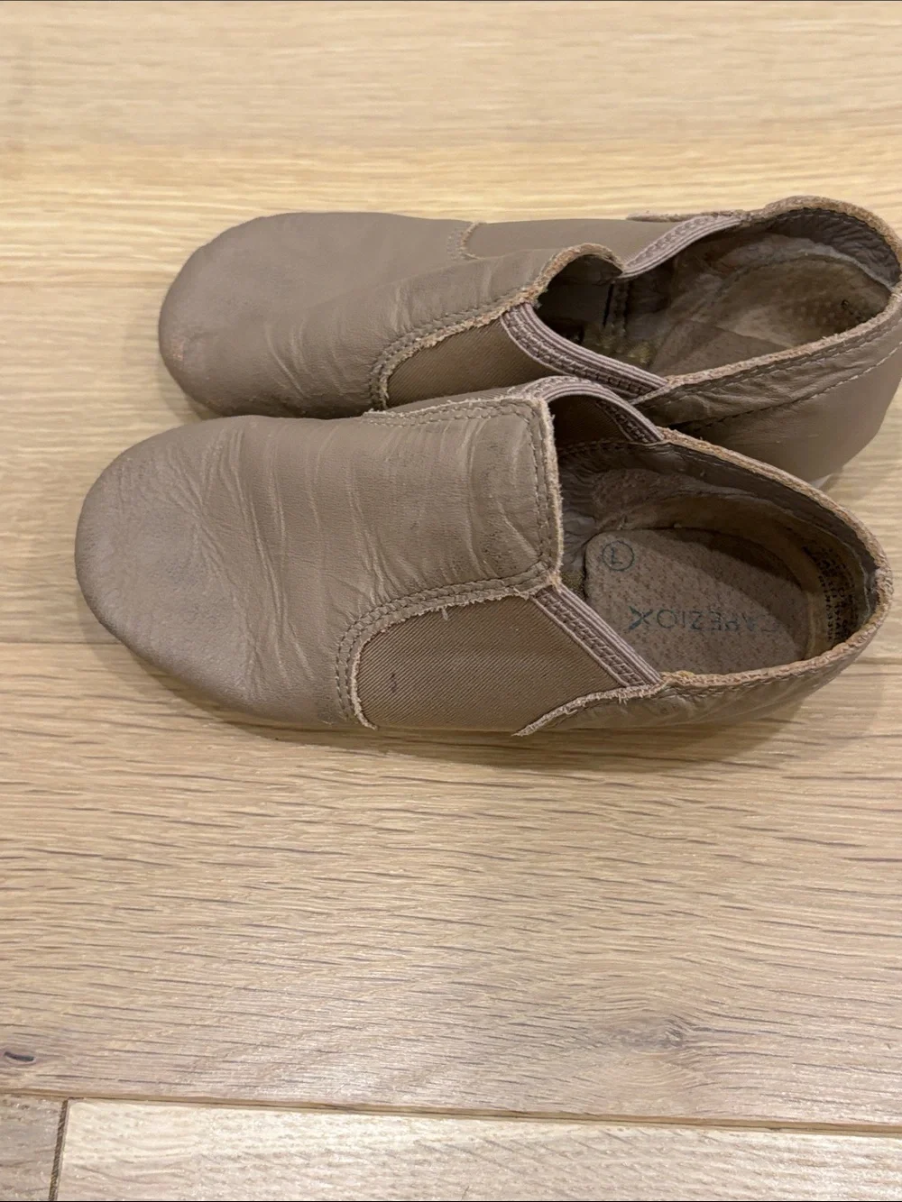 Capezio Kids Tan Jazz Shoes Size 11.5W